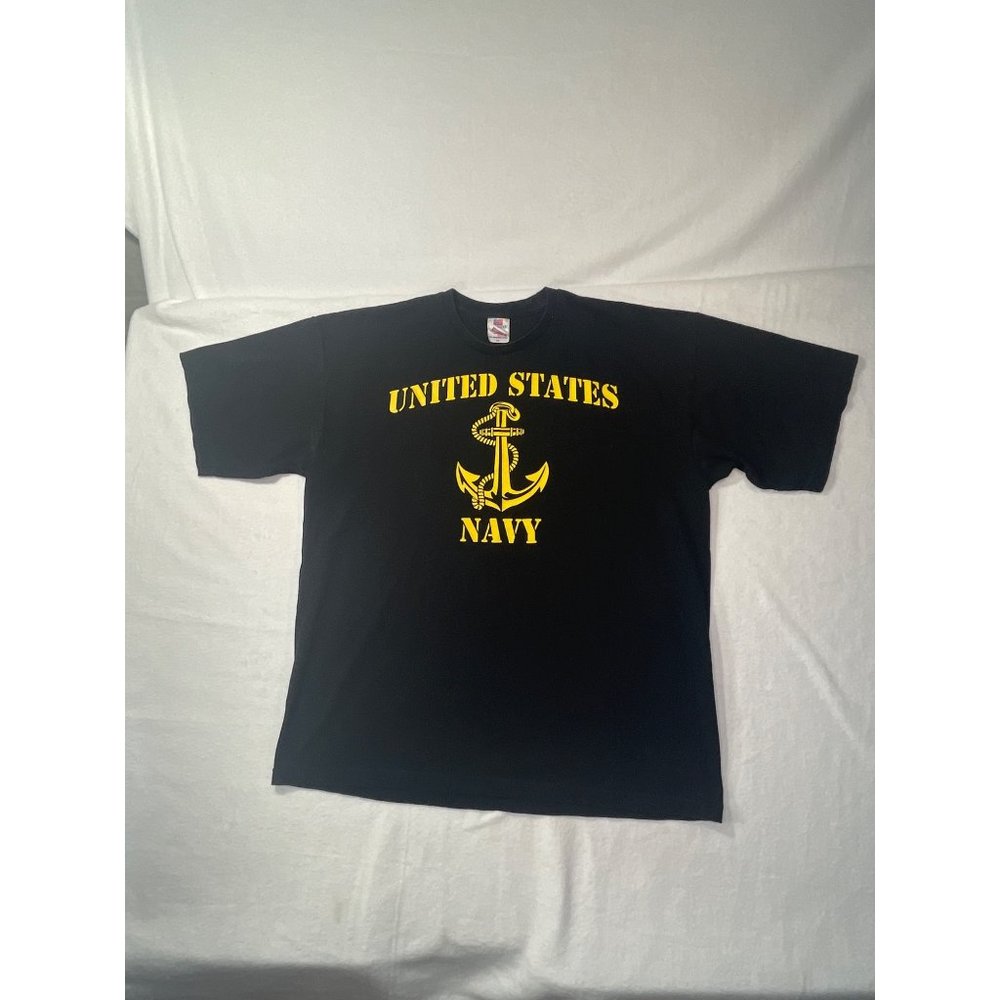 United stated Navy men’s Bayside American Made men's T-shirt X-Large  pre-owned